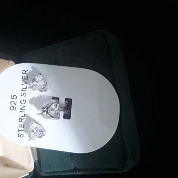 Sterling Silver Clear Cz Heart shaped Pendant Set - Picture 5 of 5